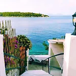 Efi's By The Sea