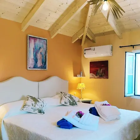 Efi's By The Sea フィスカルドン